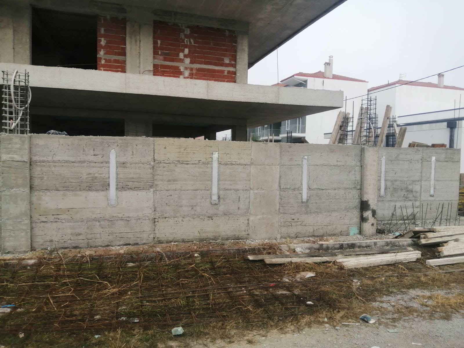 Εργασίες σκυροδέματος — τοιχείο αντιστήριξης